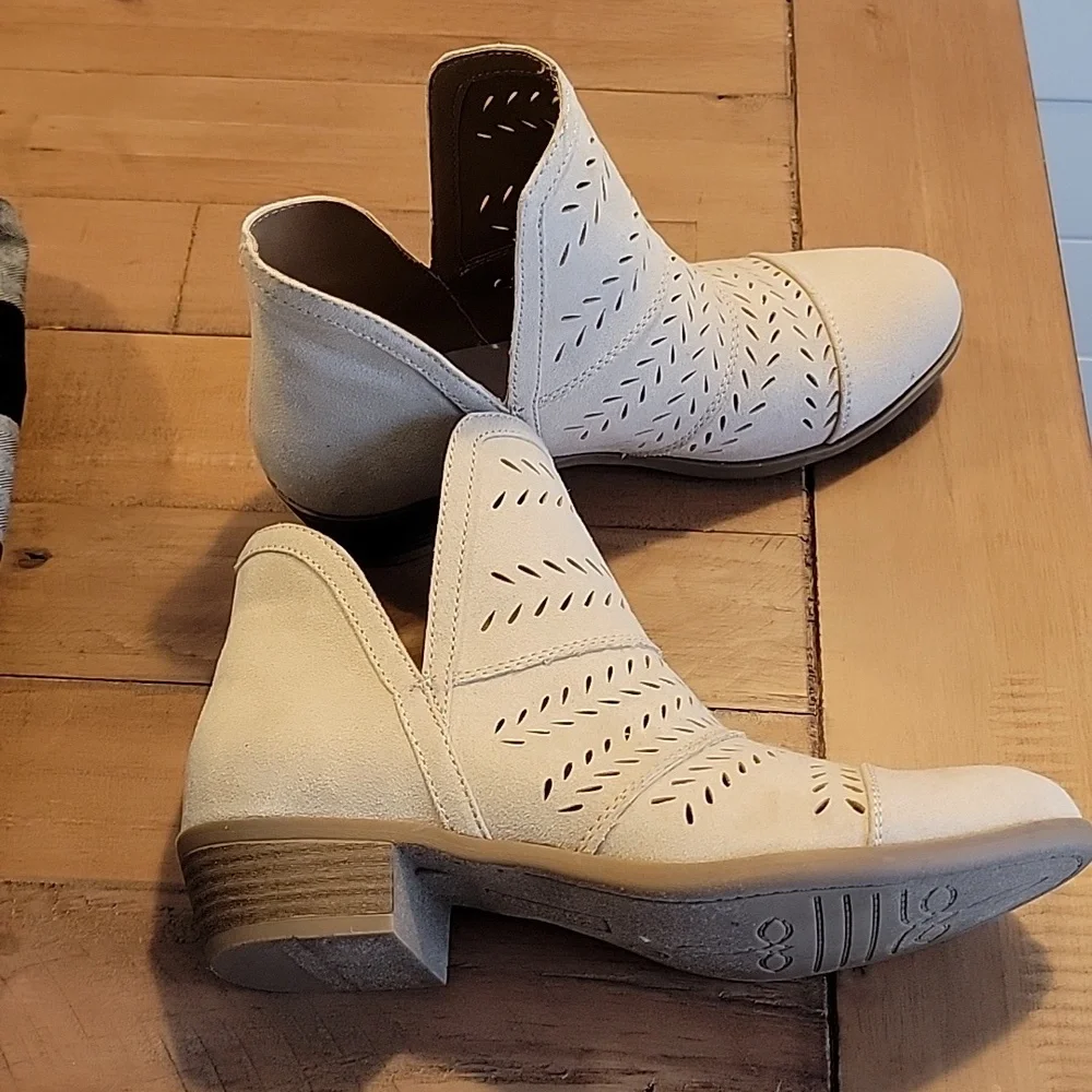 Booties - Picture 3 of 6